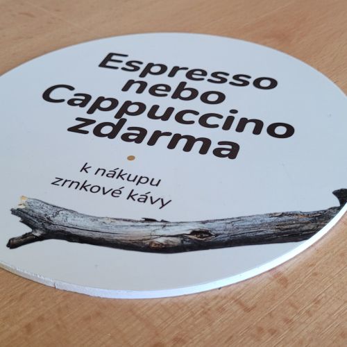 Výřez do plastu 5 mm, na míru vyrobená reklama na zavěšení či jiné použití.